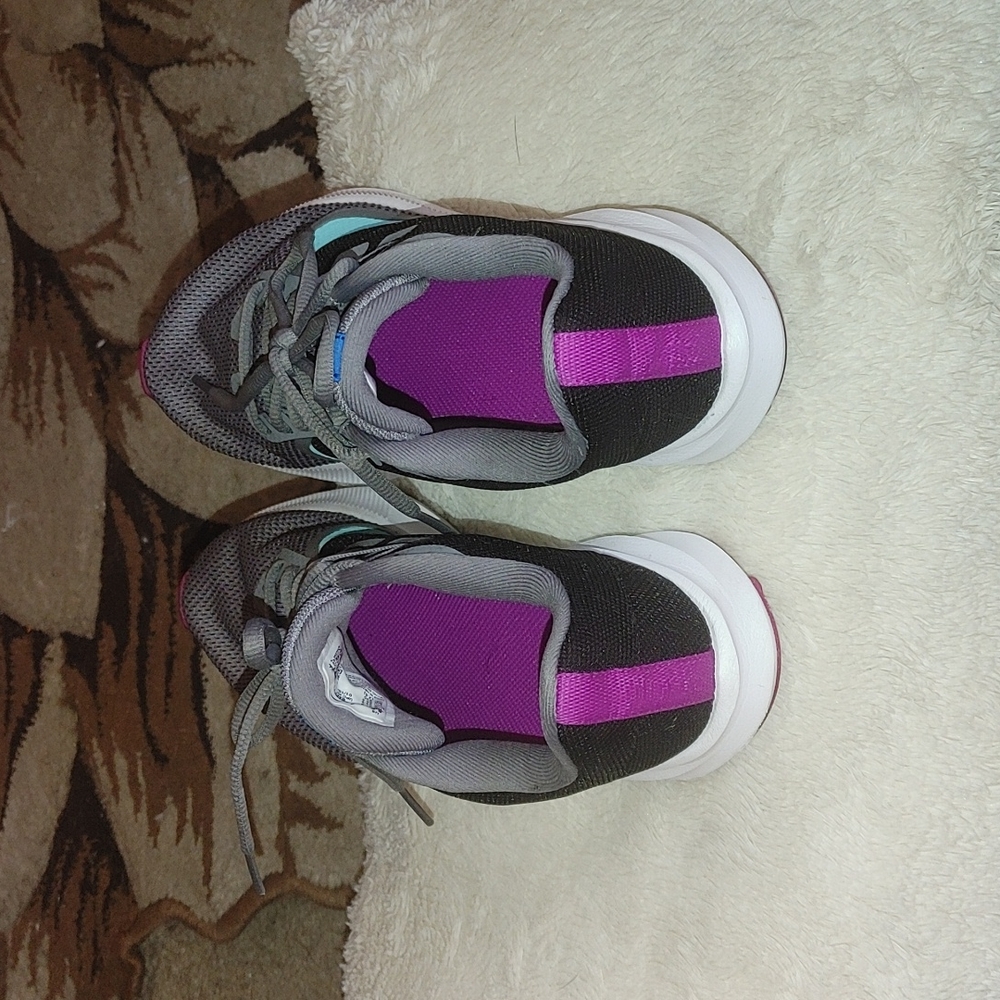 Nike tennis shoes - Picture 4 of 4
